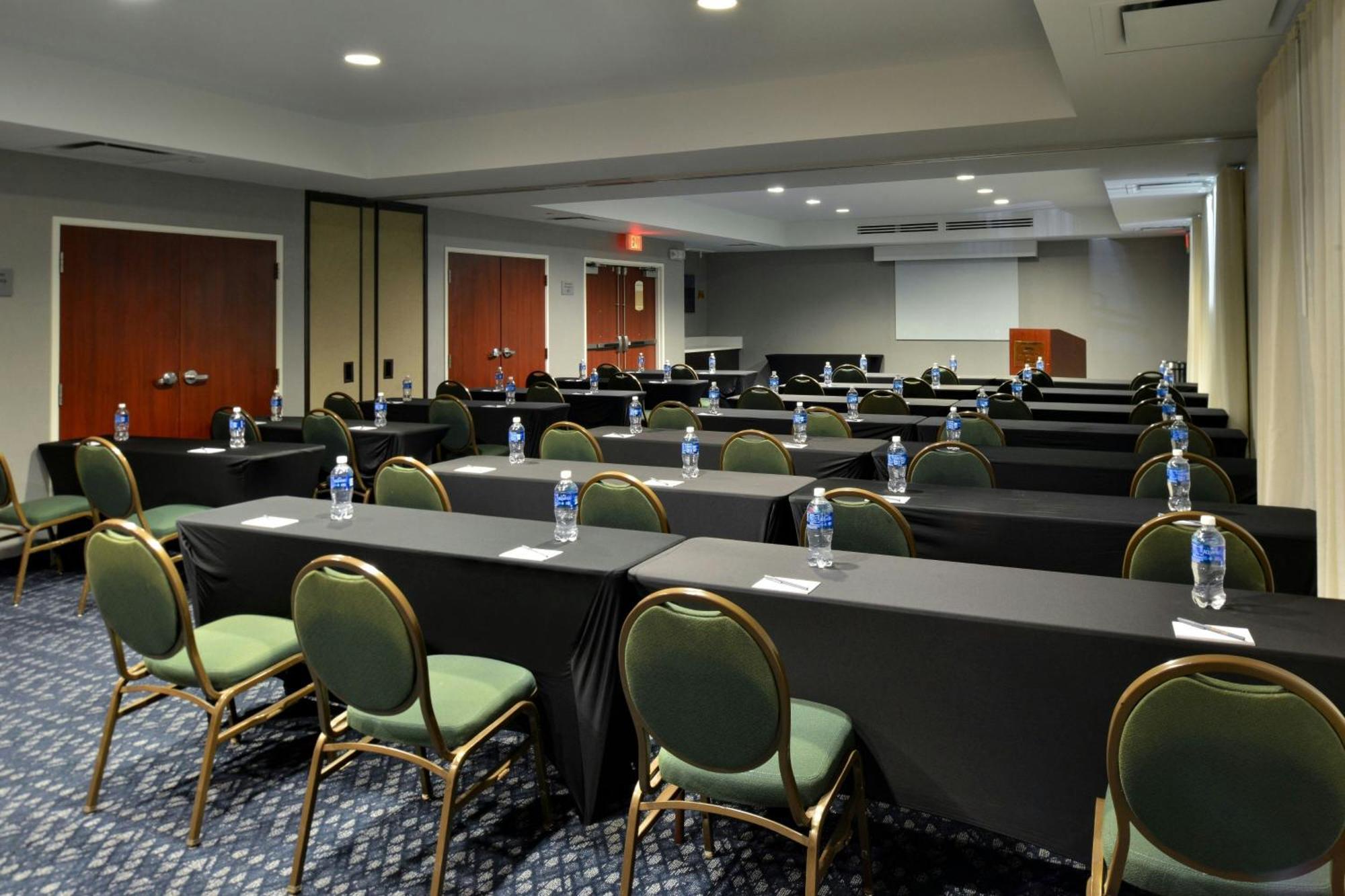 Courtyard By Marriott Harrisburg Hershey Экстерьер фото