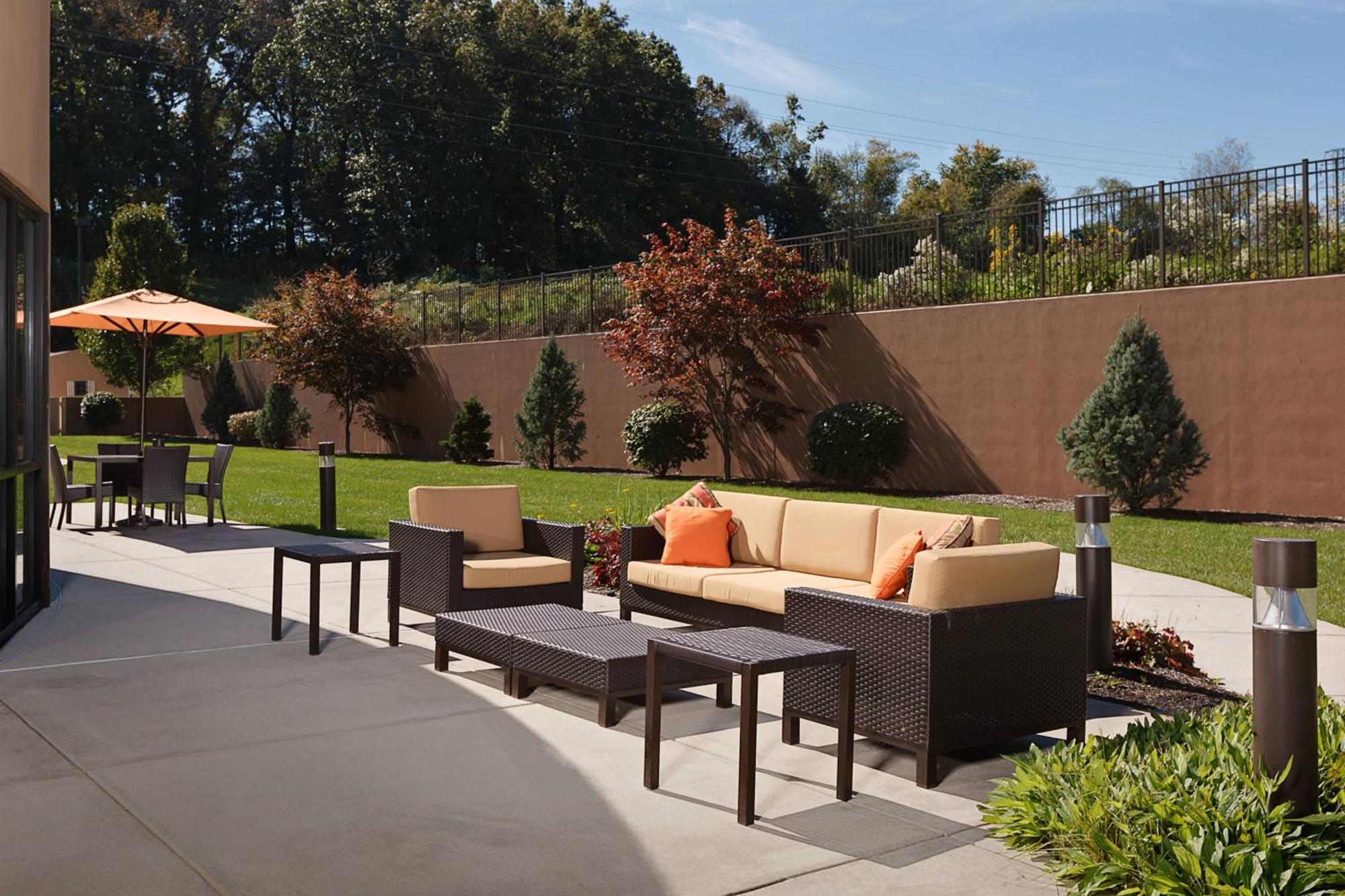 Courtyard By Marriott Harrisburg Hershey Экстерьер фото