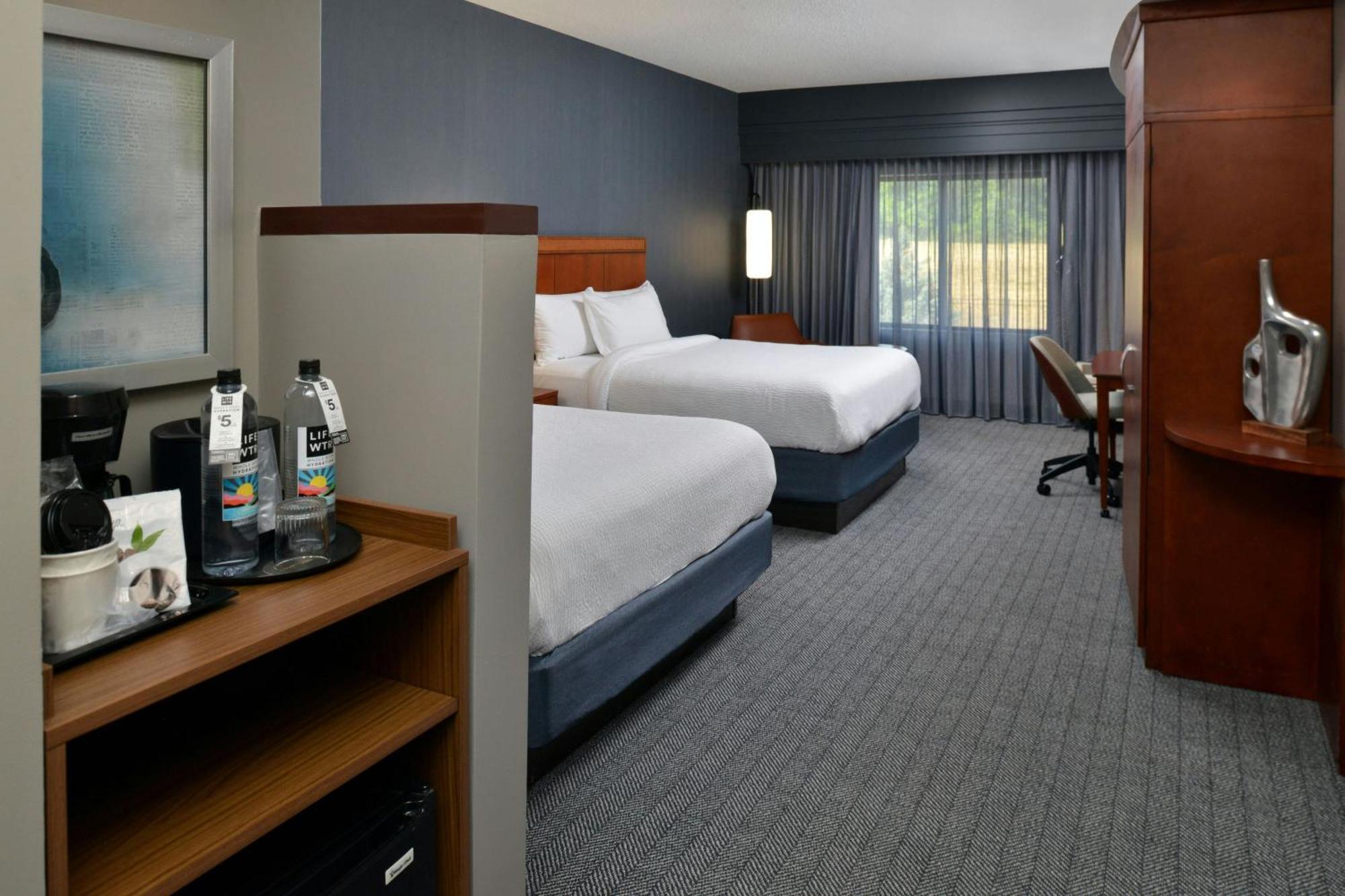 Courtyard By Marriott Harrisburg Hershey Экстерьер фото