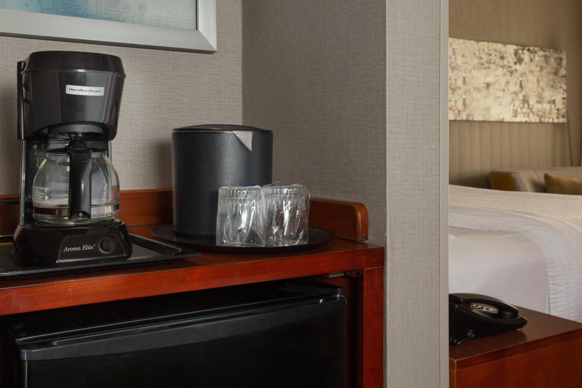Courtyard By Marriott Harrisburg Hershey Экстерьер фото